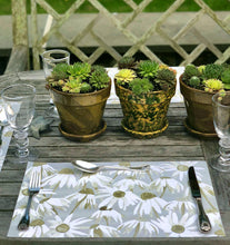 Load image into Gallery viewer, DAISY PAPER PLACEMATS IN GREY